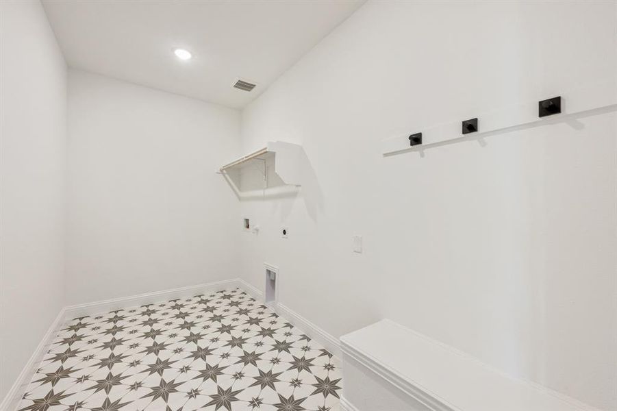 Spacious, unfurnished interior of a new home in Willow Wood Classic 50, McKinney (Image 18).