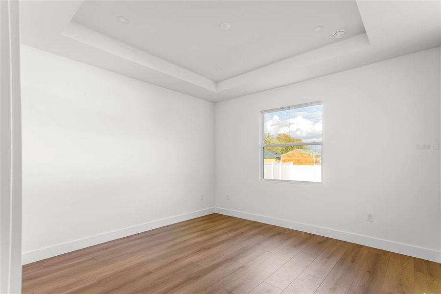 Spacious, unfurnished interior of a new home in , Tampa (Image 22).
