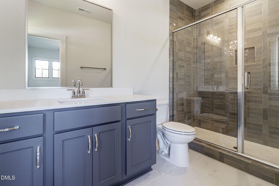 200_MEADOW_WALK_DR_INTERIOR_64 200_MEADOW_WALK_DR_INTERIOR_64