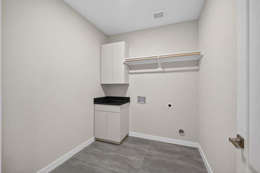 Spacious, unfurnished interior of a new home in , Irving (Image 31).