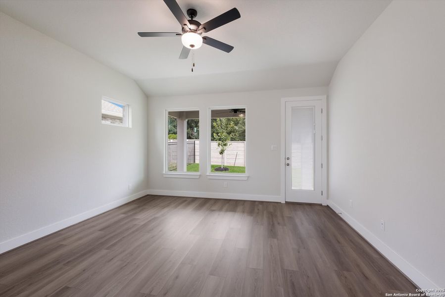 Spacious, unfurnished interior of a new home in Crown Ridge Manor, San Antonio (Image 24).