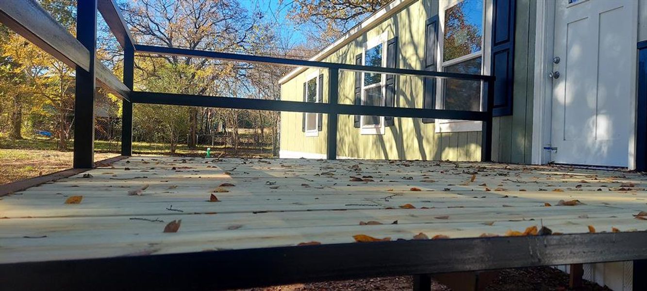 Exterior details and patio area of a home in , Gun Barrel City (Image 18).