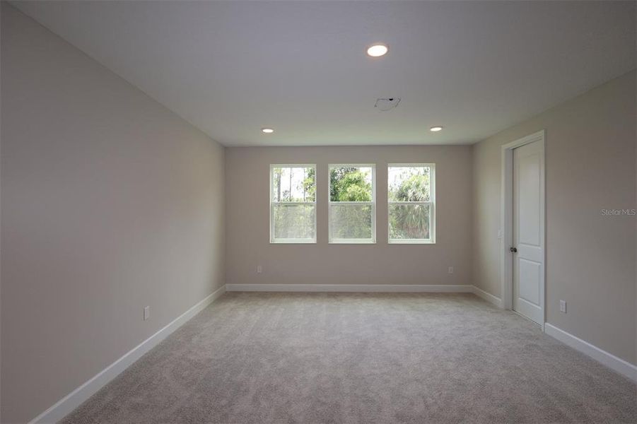 Spacious, unfurnished interior of a new home in Center Lake on the Park, St. Cloud (Image 10). Spacious, unfurnished interior of a new home in Center Lake on the Park, St. Cloud (Image 10).