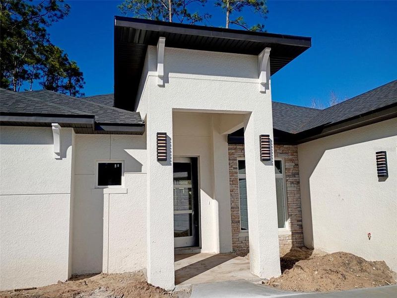 Exterior details and patio area of a home in , Palm Coast (Image 3).