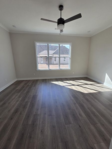 Spacious, unfurnished interior of a new home in Twin Oaks, Oakland (Image 9).
