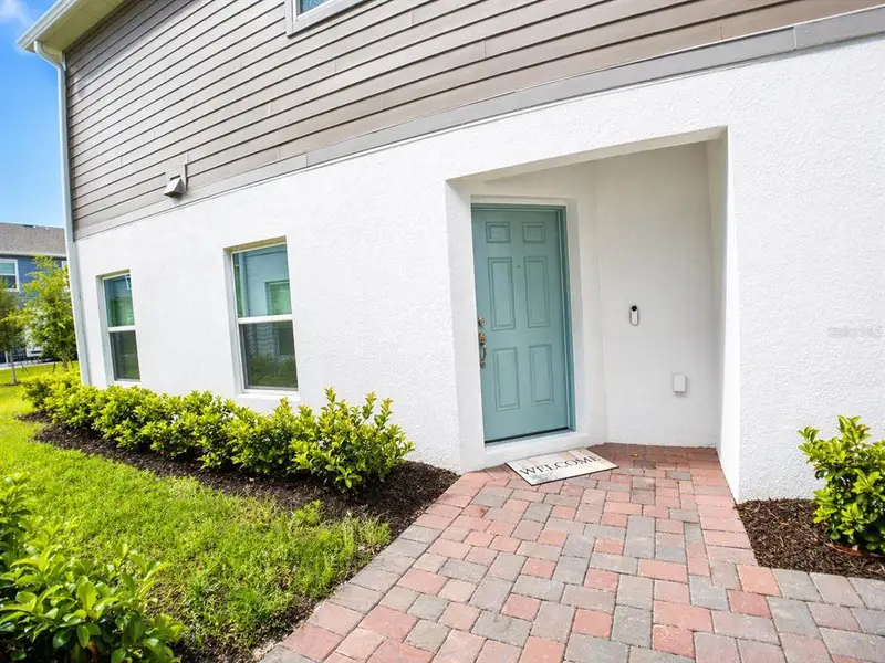Exterior details and patio area of a home in , St. Cloud (Image 3).