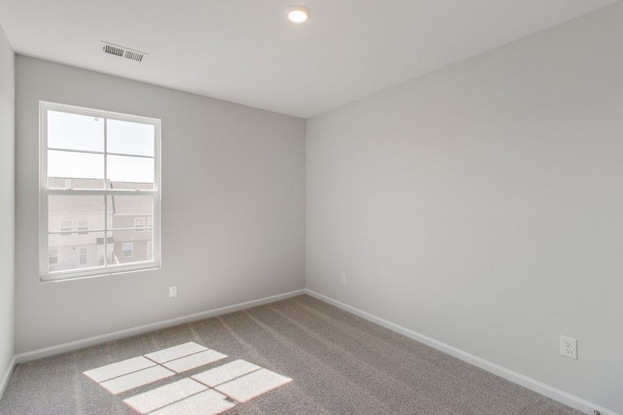 Spacious, unfurnished interior of a new home in Astoria, Columbia (Image 27).