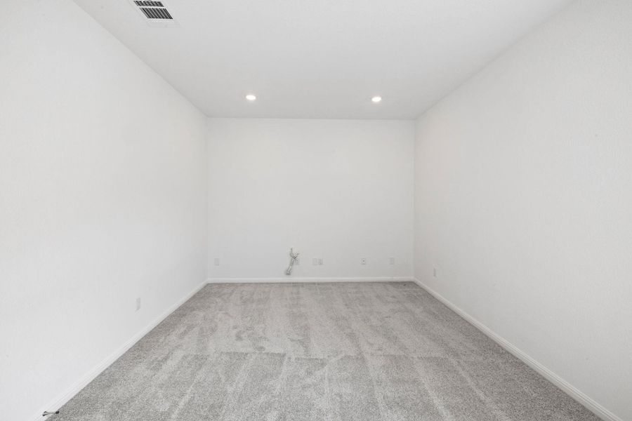 Spacious, unfurnished interior of a new home in , Leander (Image 38).