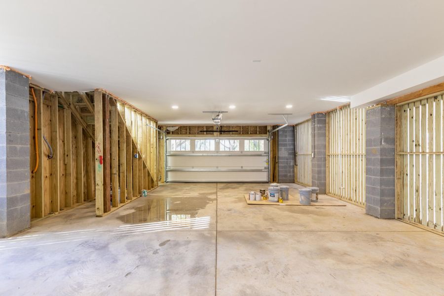 Spacious, unfurnished interior of a new home in Miller's Crossing, Johns Island (Image 18).