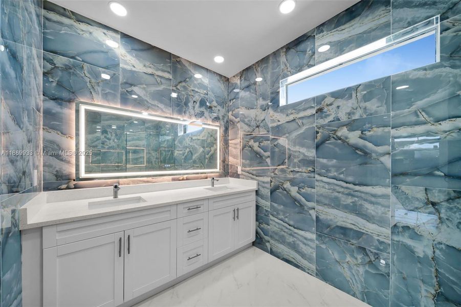 Furnished interior view inside a new home in , Cape Coral (Image 8).