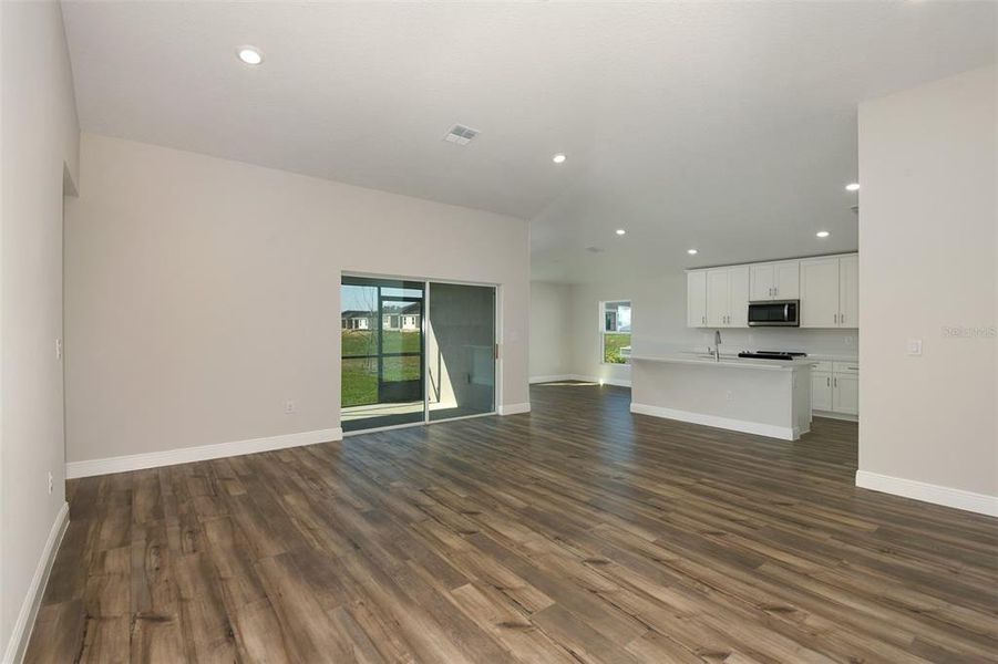 Spacious, unfurnished interior of a new home in Cherrywood Preserve, Ocala (Image 10).