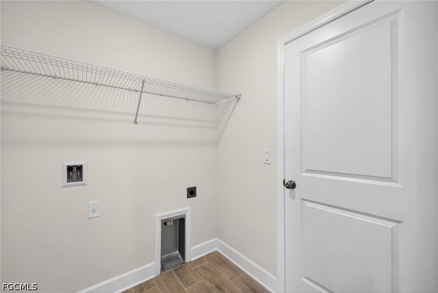 Spacious, unfurnished interior of a new home in Cape Coral, Cape Coral (Image 25).