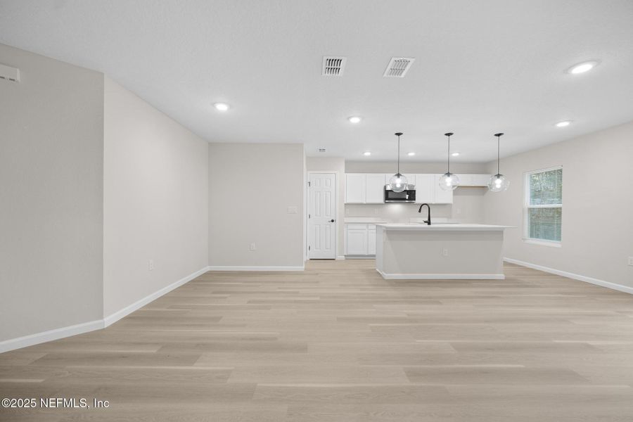 Spacious, unfurnished interior of a new home in , Jacksonville (Image 23).