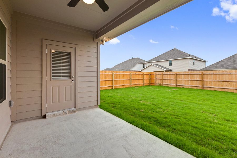 Representative exterior details of a home built from the Cambridge by Ashton Woods in Lagos Reserve, Manor (Image 4). Representative exterior details of a home built from the Cambridge by Ashton Woods in Lagos Reserve, Manor (Image 4).