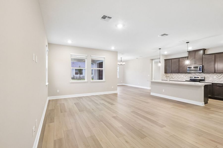 Spacious, unfurnished interior of a new home in Legends Preserve - Signature Series, Daytona Beach (Image 10).