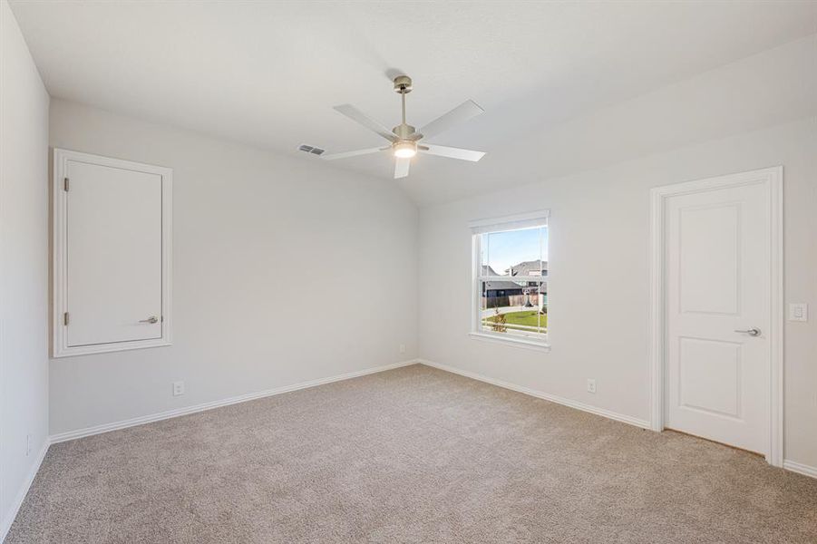 Spacious, unfurnished interior of a new home in Hayes Crossing, Midlothian (Image 32).