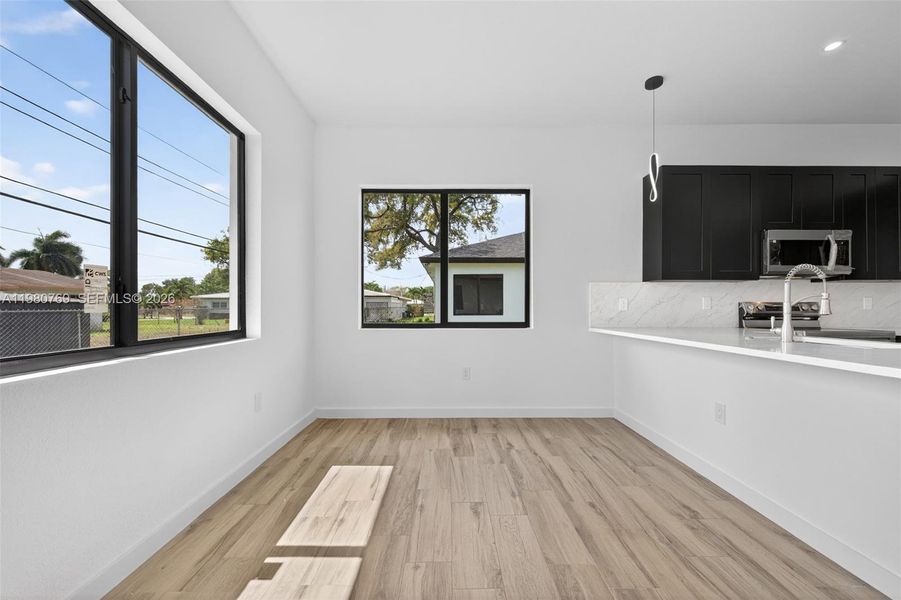 Spacious, unfurnished interior of a new home in , Fort Lauderdale (Image 27).