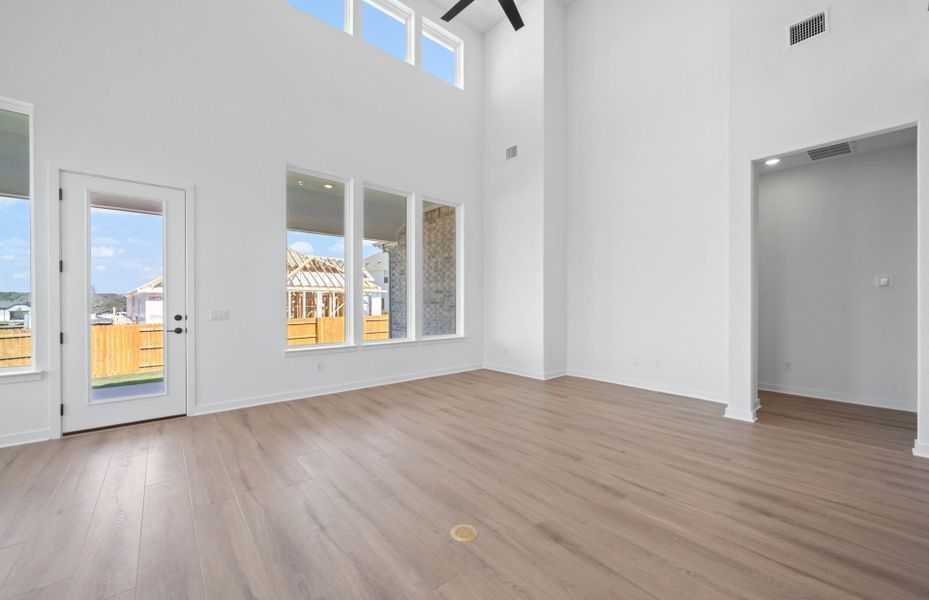 Spacious, unfurnished interior of a new home in 6 Creeks, Kyle (Image 50).