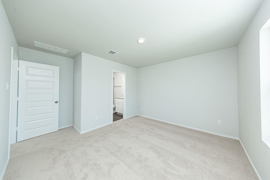 Spacious, unfurnished interior of a new home in Townsend Reserve, Splendora (Image 10).