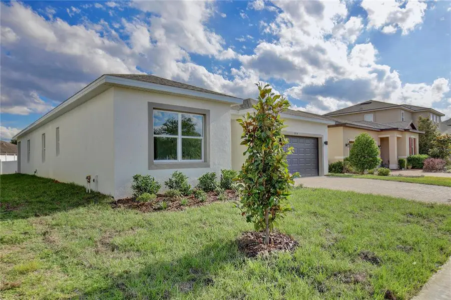 Exterior details and patio area of a home in , Groveland (Image 3).