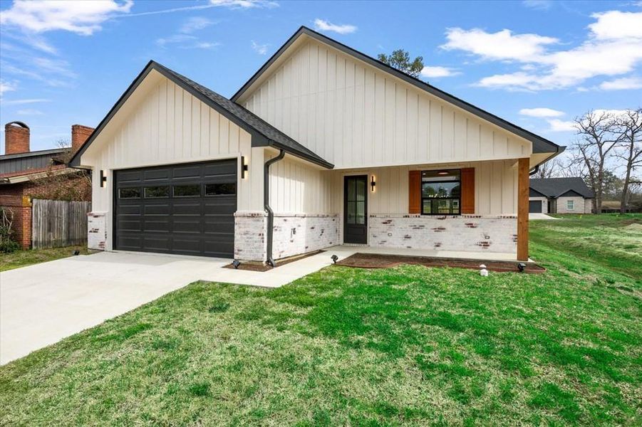 Exterior details and patio area of a home in , Lufkin (Image 28). Exterior details and patio area of a home in , Lufkin (Image 28).