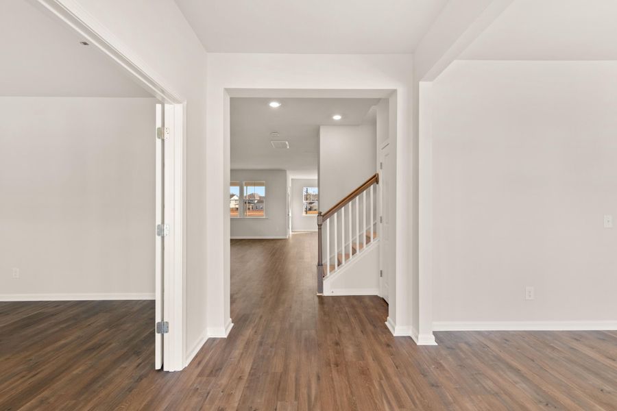 Spacious, unfurnished interior of a new home in Sweetgrass at Summers Corner, Summerville (Image 8).