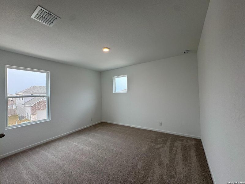 Spacious, unfurnished interior of a new home in Hennersby Hollow, San Antonio (Image 17).