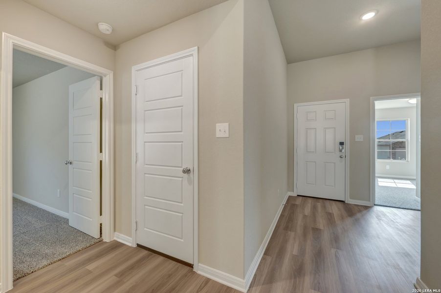 Spacious, unfurnished interior of a new home in Hunters Ranch, San Antonio (Image 32).