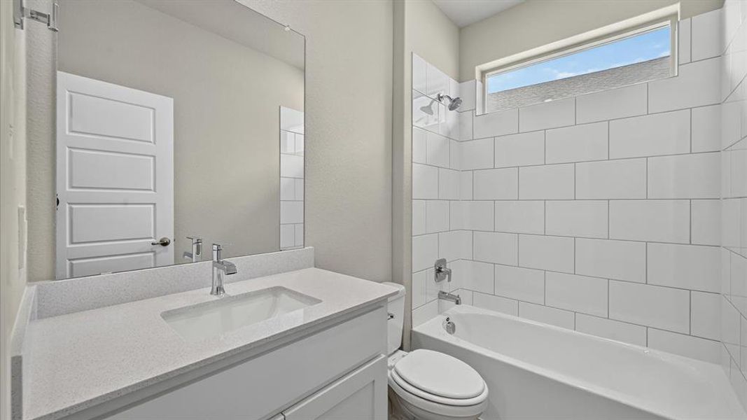 Furnished interior view inside a new home in Trails of Elizabeth Creek, Fort Worth (Image 10).