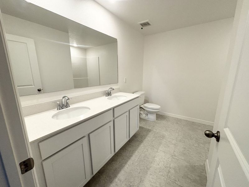 Furnished interior view inside a new home in Poinciana, Kissimmee (Image 5).