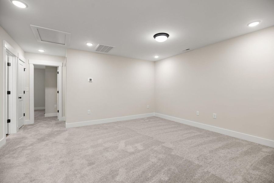 Spacious, unfurnished interior of a new home in Harbor Crossing, Greensboro (Image 26).