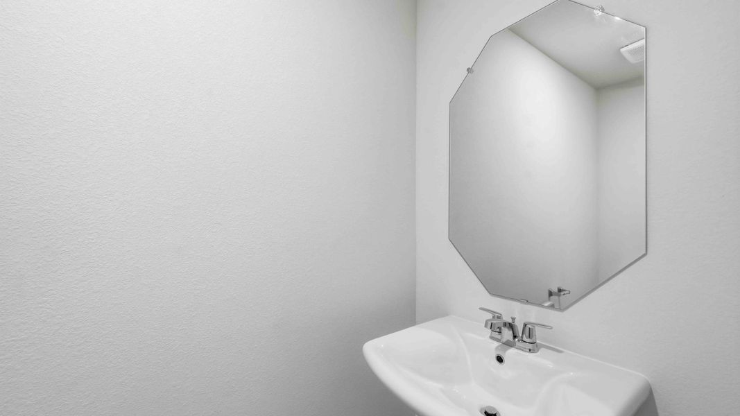 Representative interior finishes for a home built from the Davis by D.R. Horton in Maplewood Meadows, Forney (Image 10).