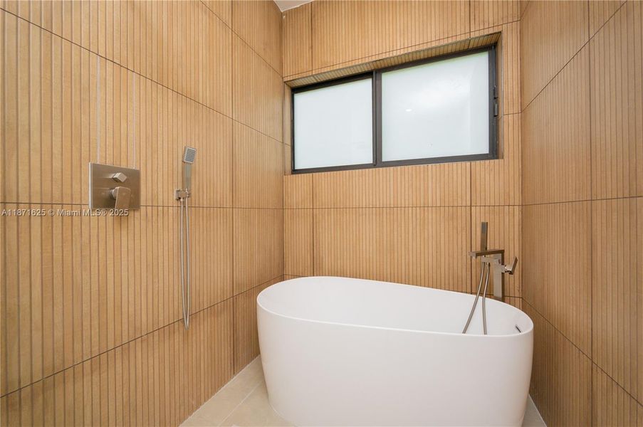 Furnished interior view inside a new home in , Fort Lauderdale (Image 14).