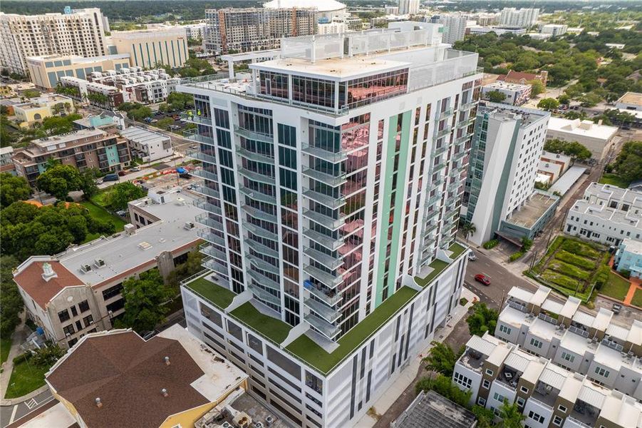 Condo located in St. Petersburg, FL showcasing its design and architecture (Image 32).