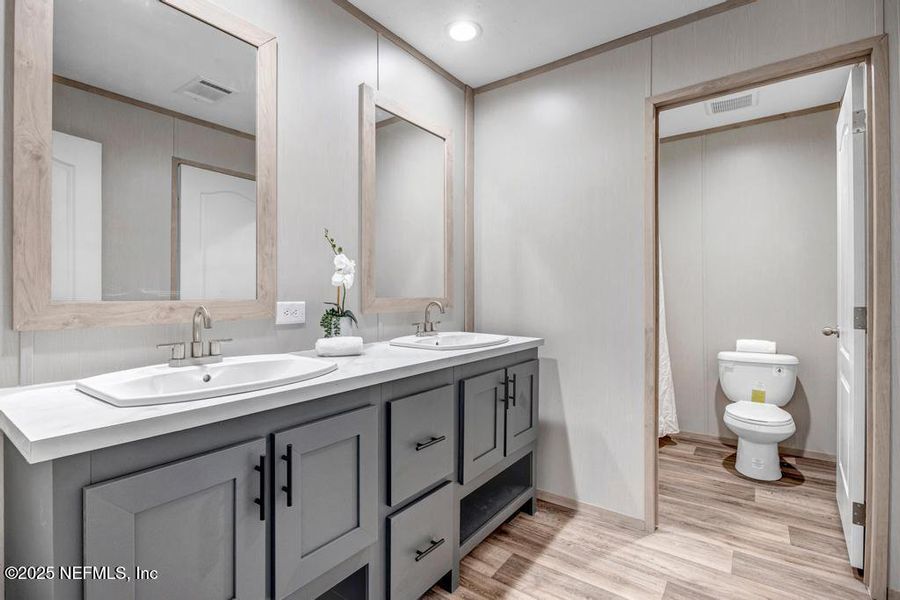 Furnished interior view inside a new home in , Middleburg (Image 34). Furnished interior view inside a new home in , Middleburg (Image 34).