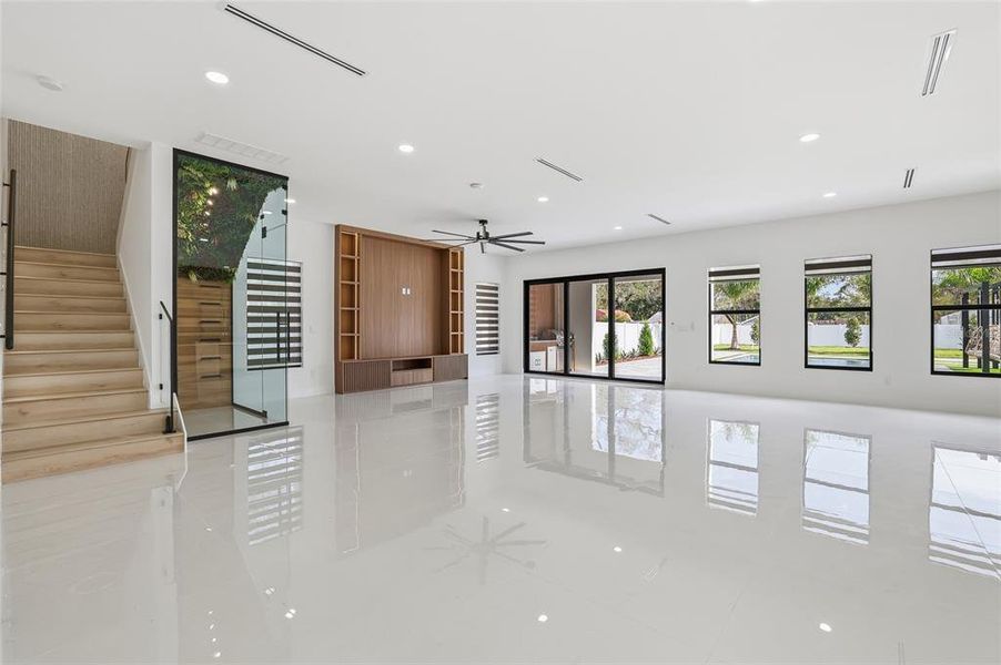 Spacious, unfurnished interior of a new home in , Tampa (Image 57).