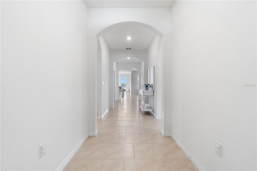 Spacious, unfurnished interior of a new home in , Harmony (Image 19).