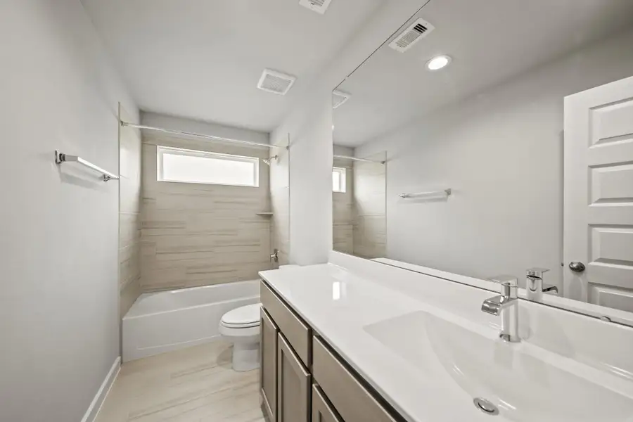 Furnished interior view inside a new home in Grand Oaks – The Cove, Houston (Image 4). Furnished interior view inside a new home in Grand Oaks – The Cove, Houston (Image 4).