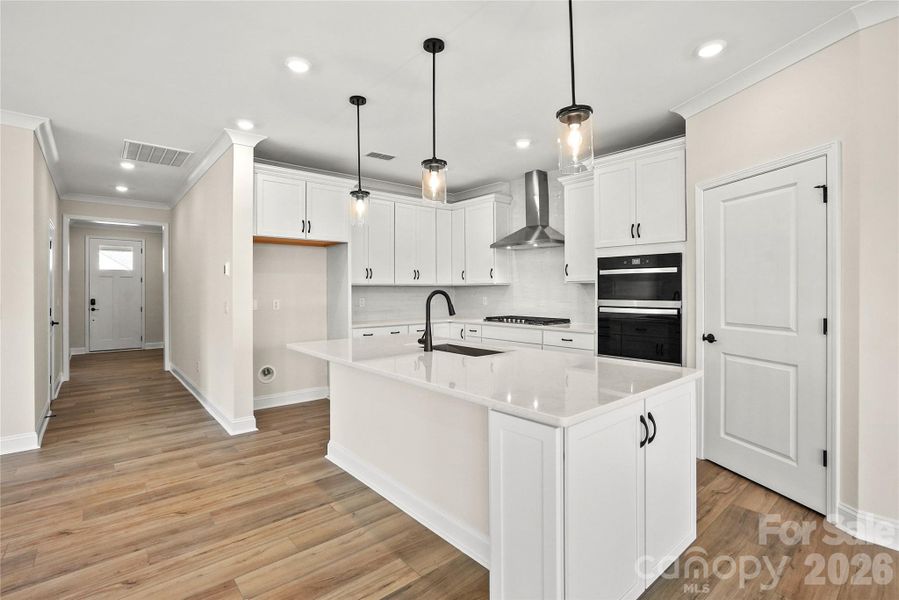 Large gourmet kitchen with gas cooktop and walk-in pantry