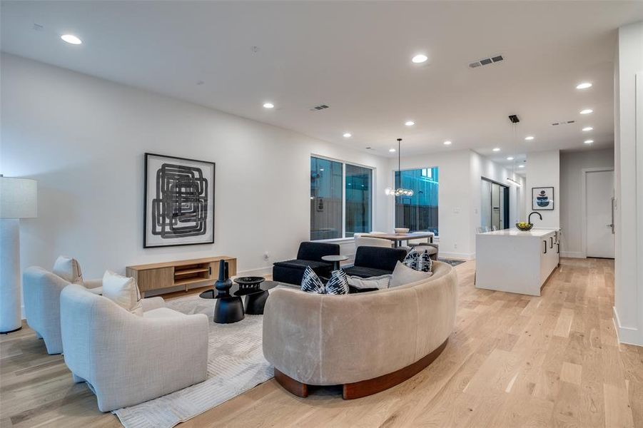 Furnished interior view inside a new home in , Dallas (Image 17). Furnished interior view inside a new home in , Dallas (Image 17).