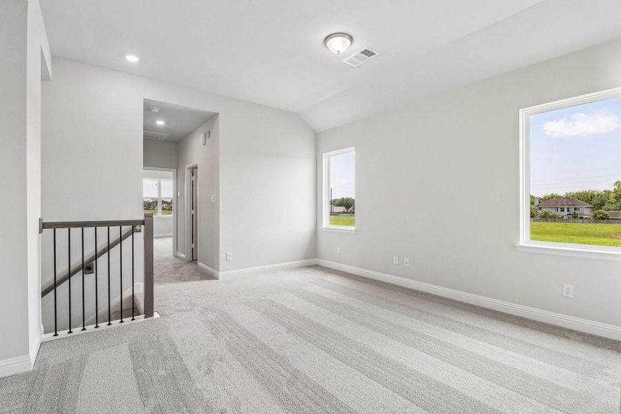 Spacious, unfurnished interior of a new home in Sienna 40', Missouri City (Image 17). Spacious, unfurnished interior of a new home in Sienna 40', Missouri City (Image 17).