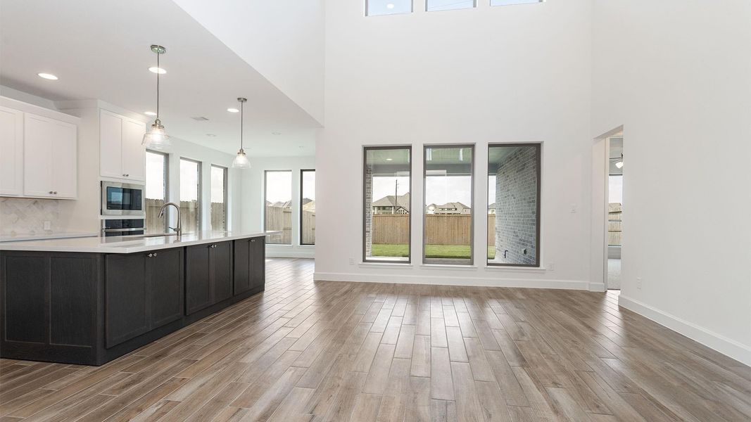 Spacious, unfurnished interior of a new home in Candela, Richmond (Image 8).