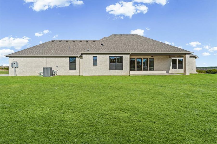 Exterior details and patio area of a home in Putteet Hill, Cresson (Image 4).