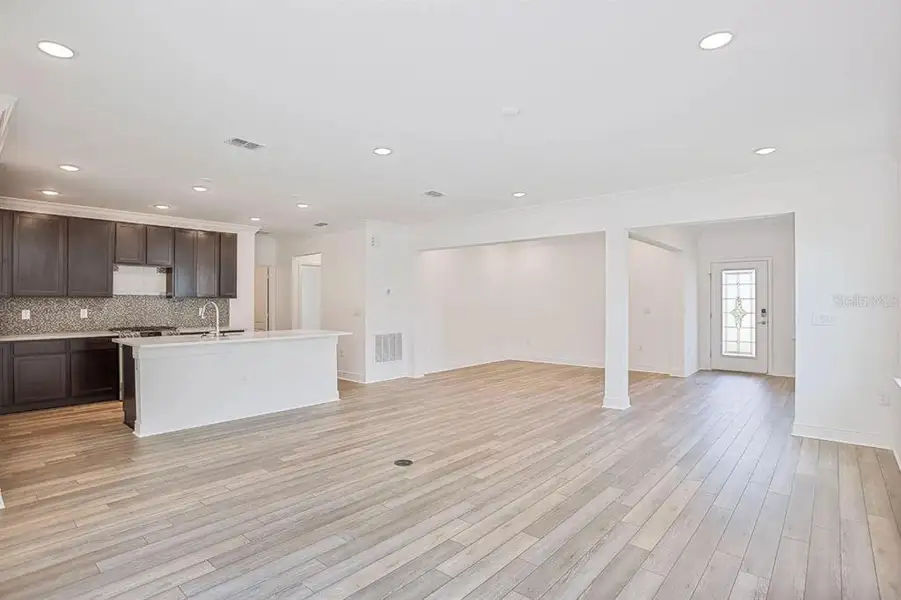 Spacious, unfurnished interior of a new home in Oakhaven Walk, Gainesville (Image 9). Spacious, unfurnished interior of a new home in Oakhaven Walk, Gainesville (Image 9).