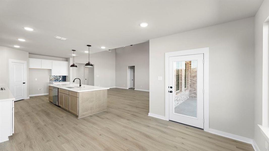 12. 9305 Shadow - Dining (2) 12. 9305 Shadow - Dining (2)