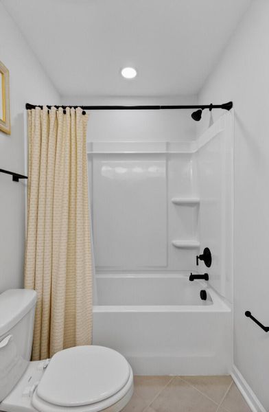 Furnished interior view inside a new home in Twin Lakes, Johns Island (Image 40).