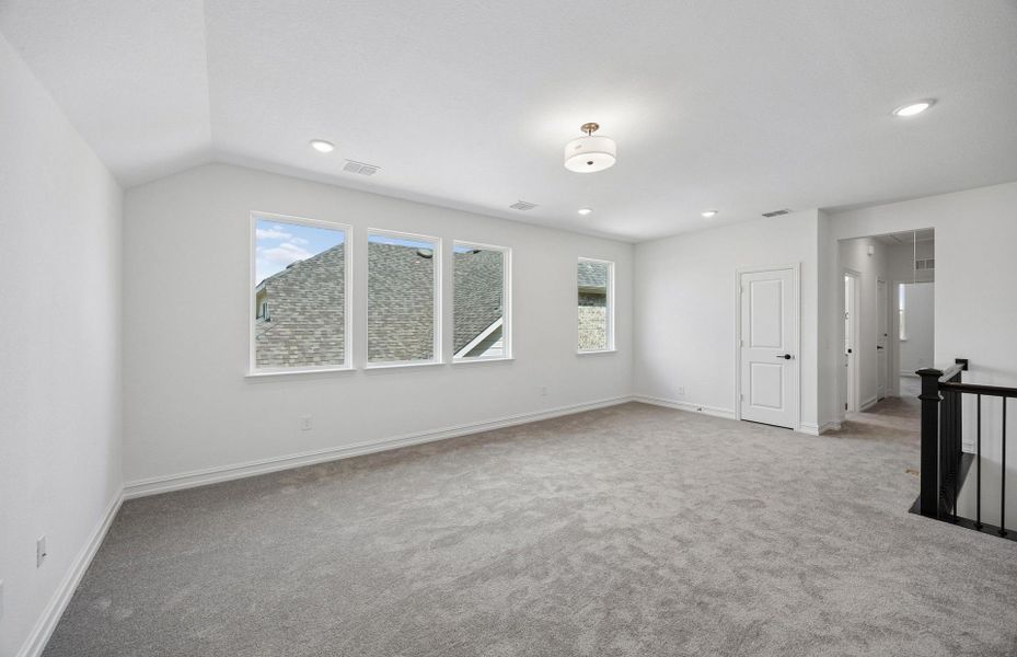 Spacious, unfurnished interior of a new home in Wilson Creek Meadows, Celina (Image 13).