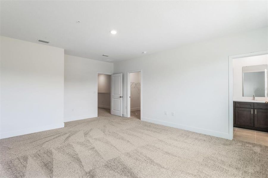 Spacious, unfurnished interior of a new home in Magnolia Reserve, Ocoee (Image 18).