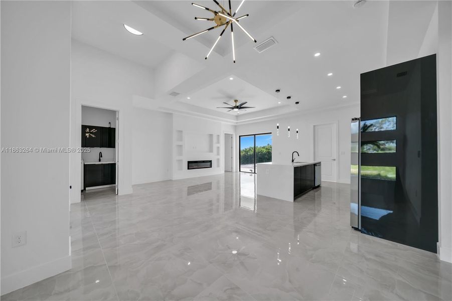 Spacious, unfurnished interior of a new home in , Cape Coral (Image 8).