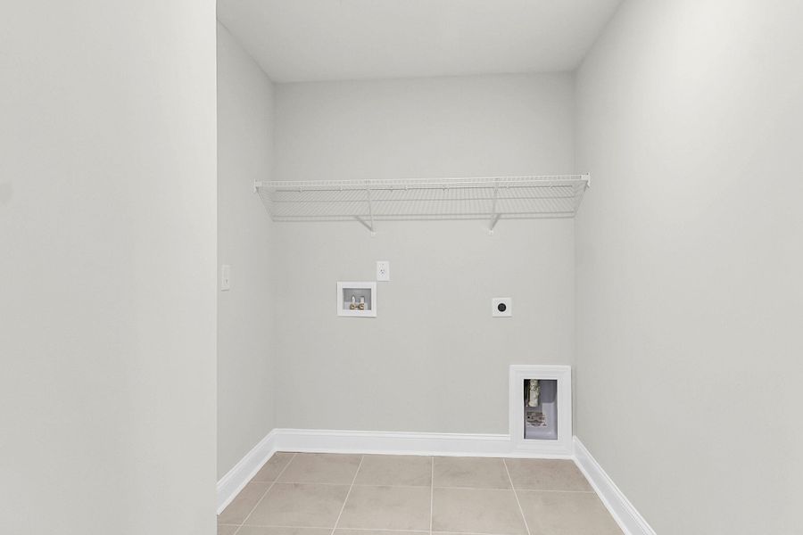 Spacious, unfurnished interior of a new home in Tidewater at Lakes of Cane Bay, Summerville (Image 30).